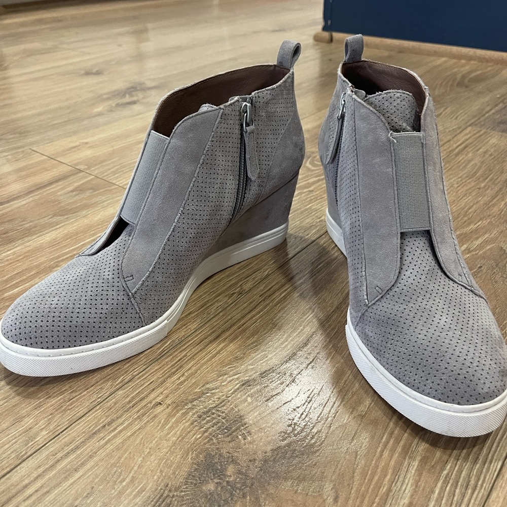 L. Paolo sneaker wedge size 9